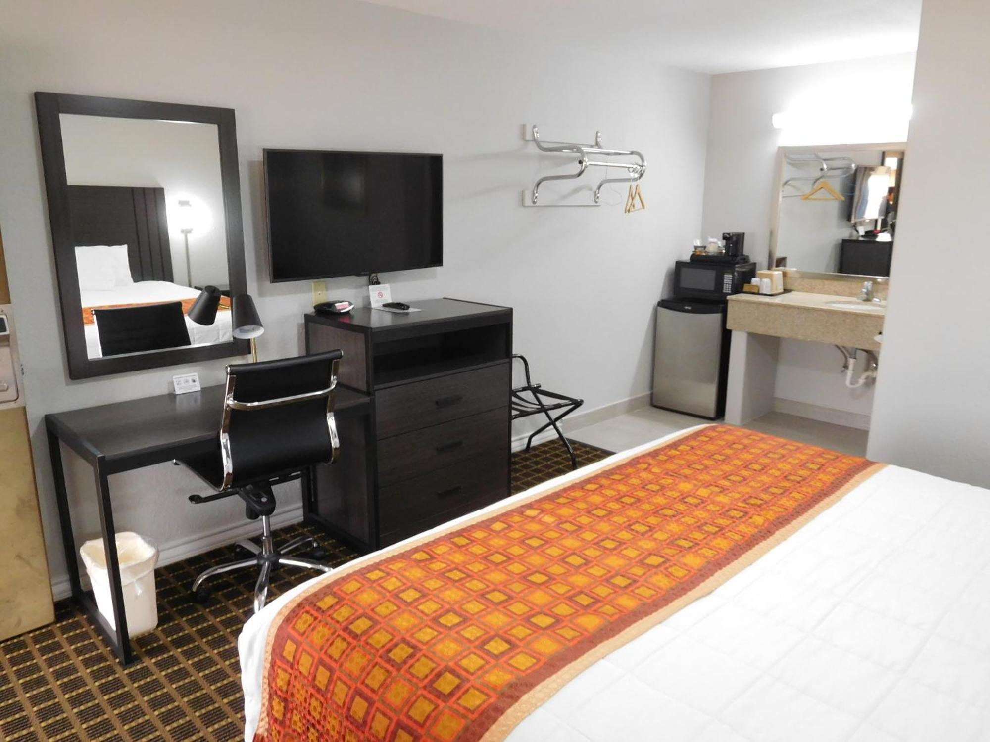 Deluxe Inn Stamford Екстериор снимка