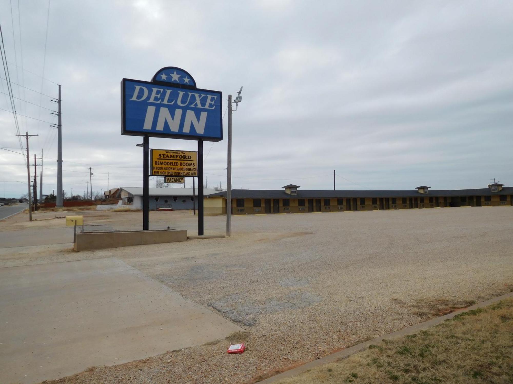 Deluxe Inn Stamford Екстериор снимка