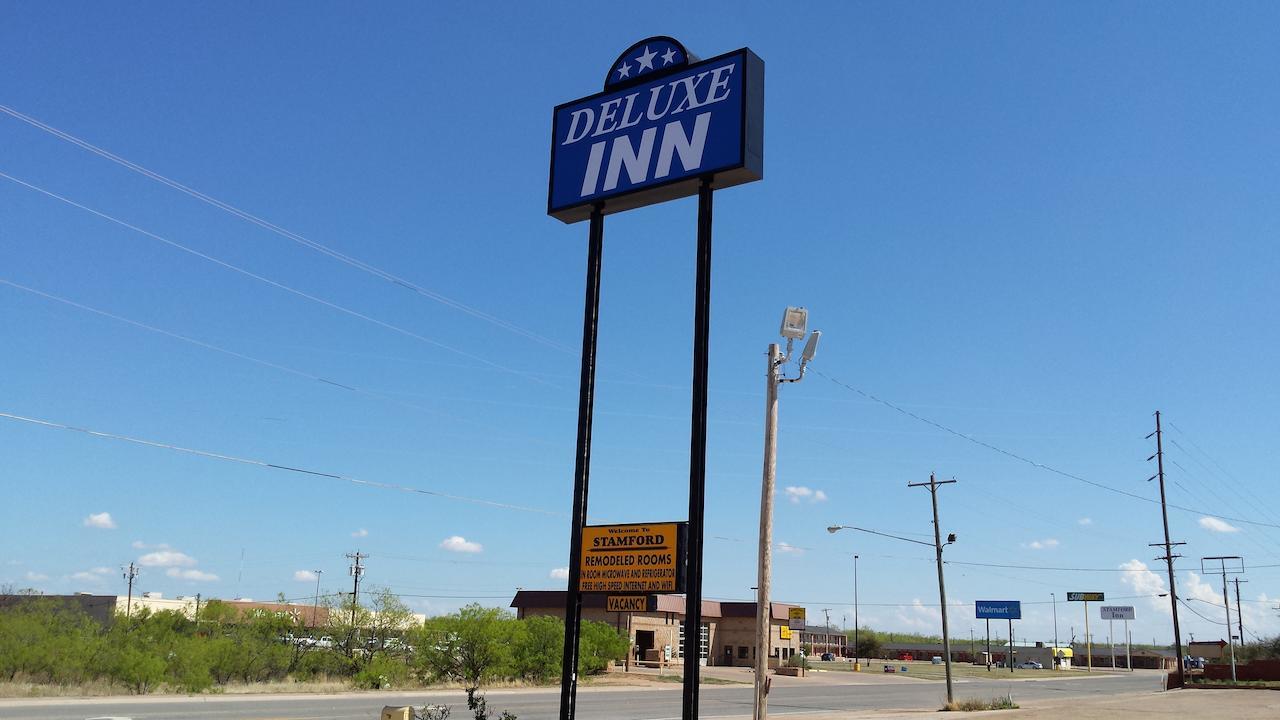 Deluxe Inn Stamford Екстериор снимка